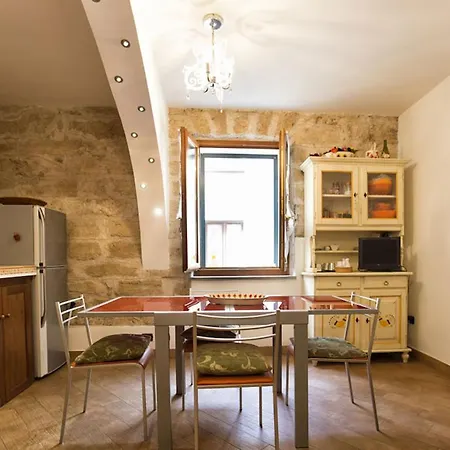 Ruby On The Bay In Old Town Apartment Alghero